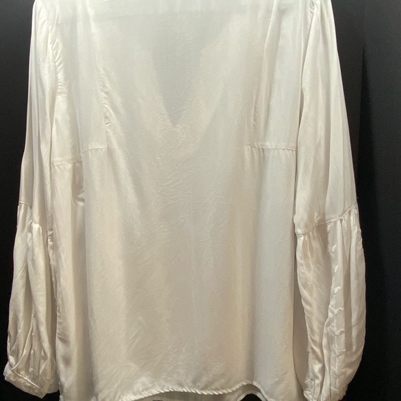 Solitaire Ivory Embroidered Blouse - Picture 3 of 5